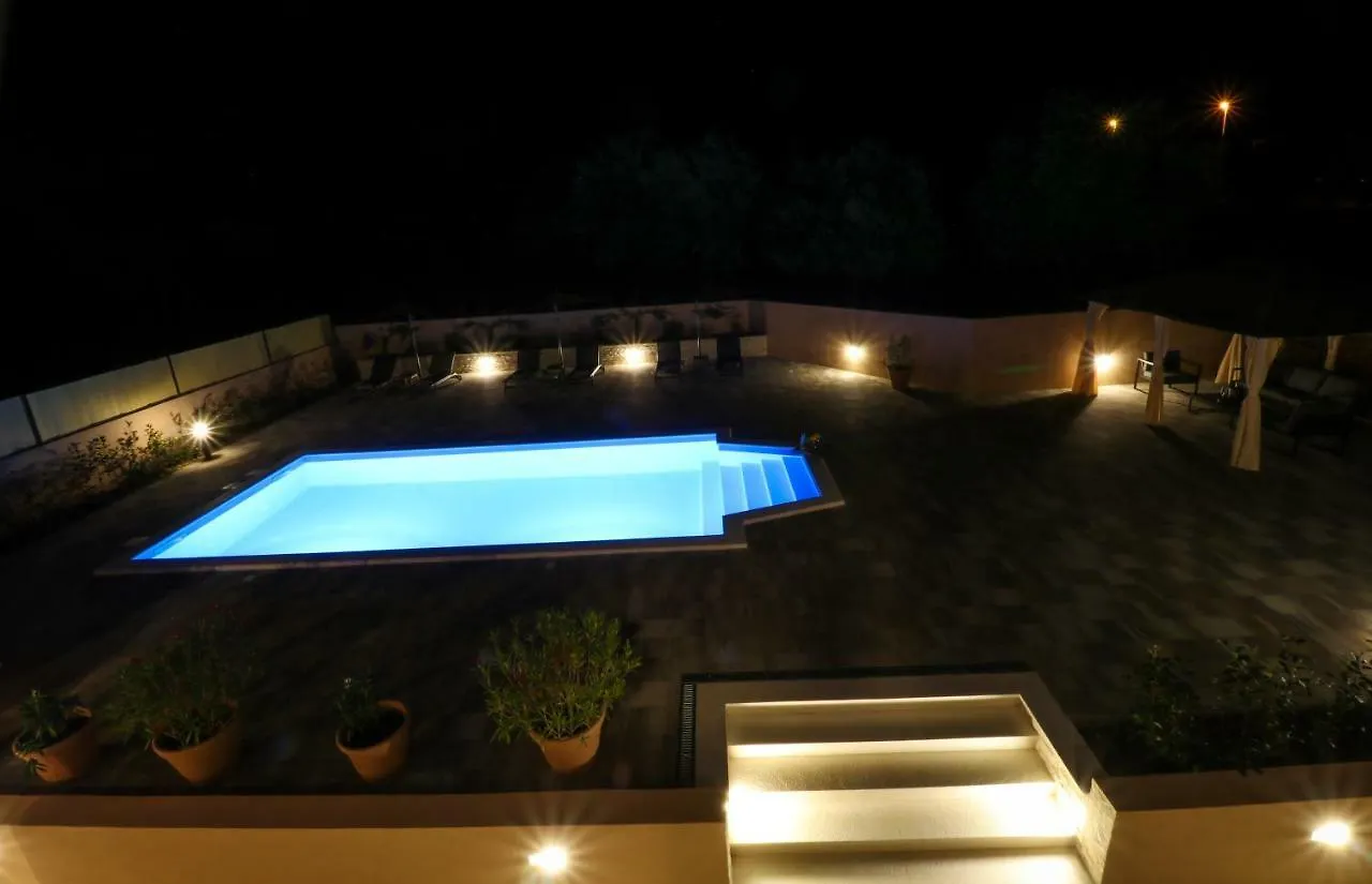 Holiday Home With Pool - Villa Marijana Kožino 0*,  Chorvatsko